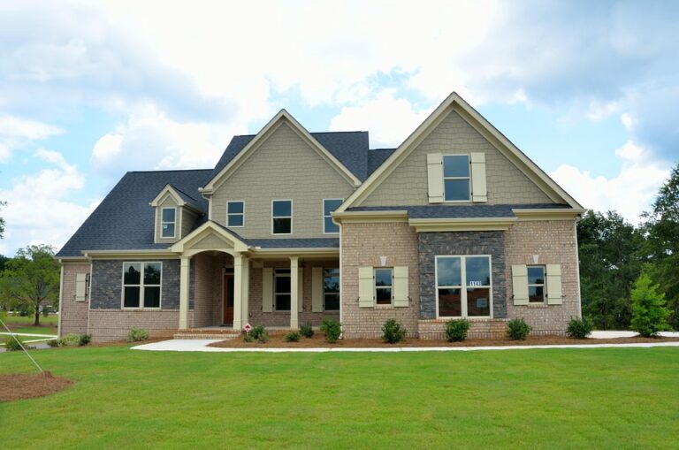 U.S. Homebuilder Confidence Soars Amid Easing Mortgage Rates, but Economic Uncertainty Looms