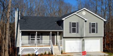 Unlocking Homeownership: Mortgage Rates Hit New Low—Is Now the Time to Buy?